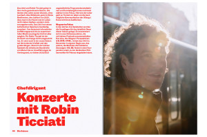Doppelseite der Saisonvorschau 20/21 mit Chefdirigent und Künstlerischer Leiter Robin Ticciati