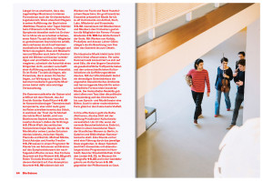 Doppelseite der Saisonvorschau 20/21 mit roter Schrift und Foto