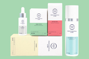 Verpackungen Übersicht von Ionto Comed Professional Care auf grünen Hintergrund